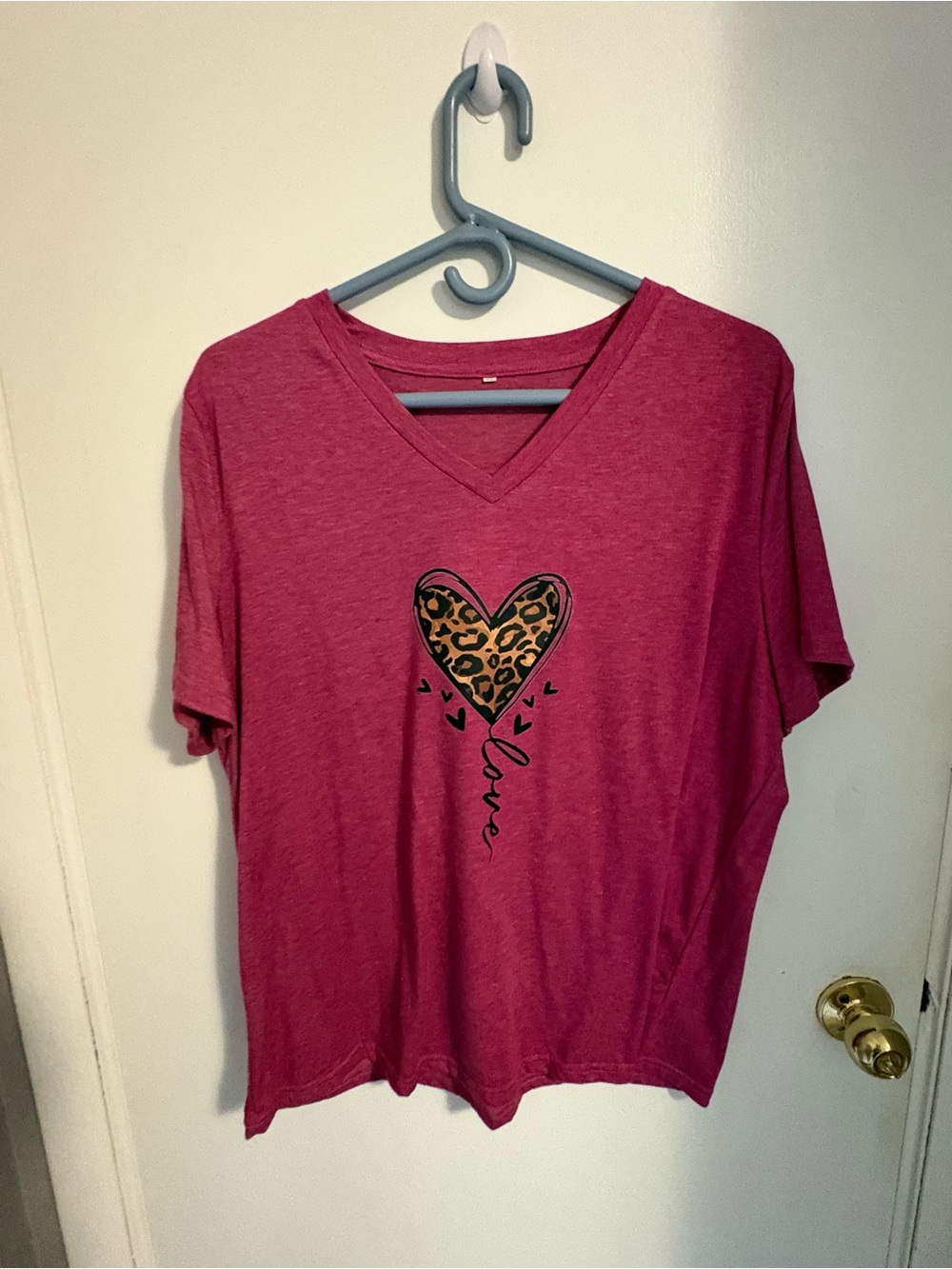 Women’s V-Neck Pink Leopard Heart Graphic Tee With Matching Earrings - Picture 3 of 8